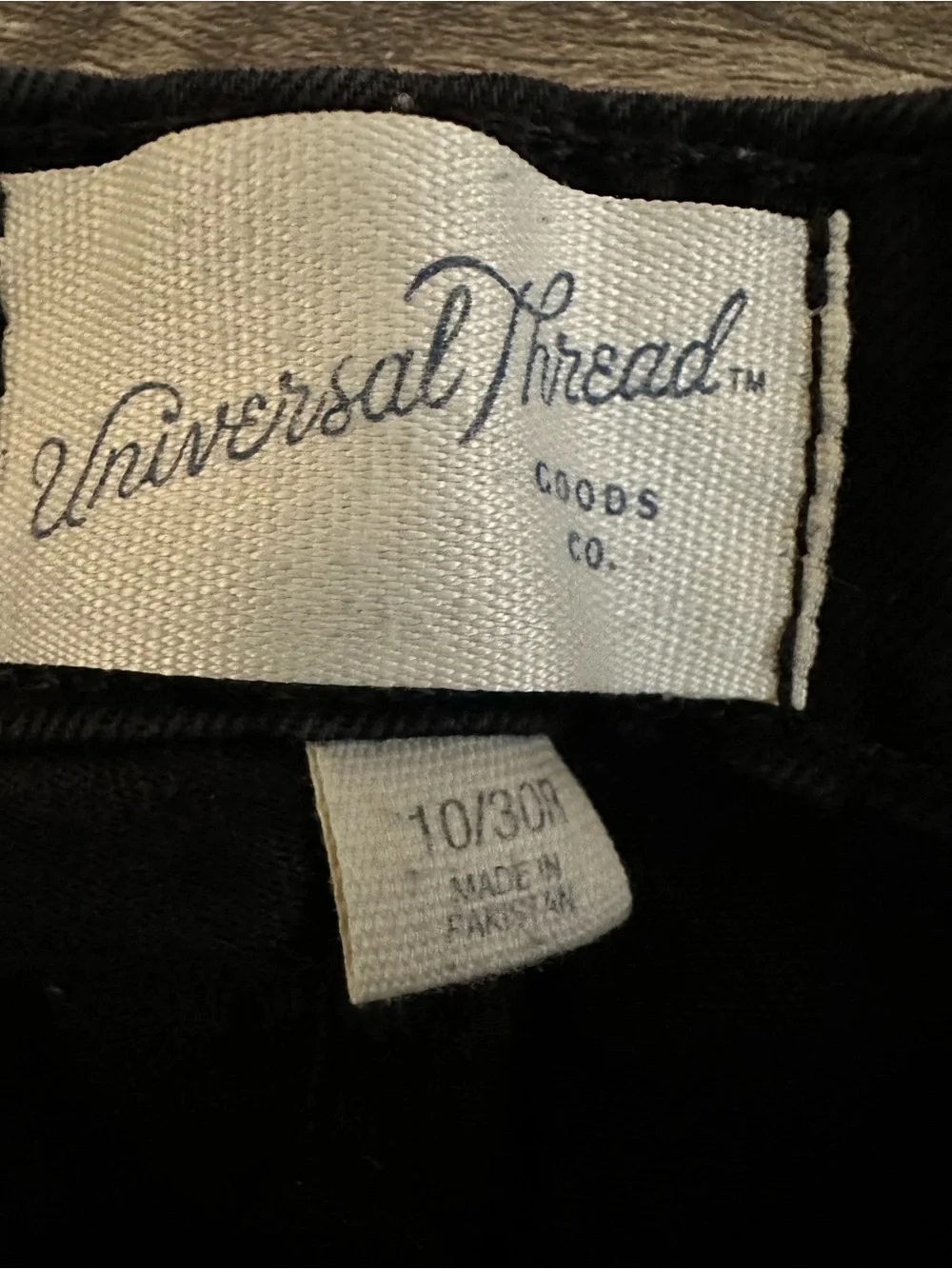 Universal Thread Women’s Black Cuffed Jean Shorts Size 10/30